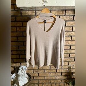 ‎Cream colored choker neck vneck